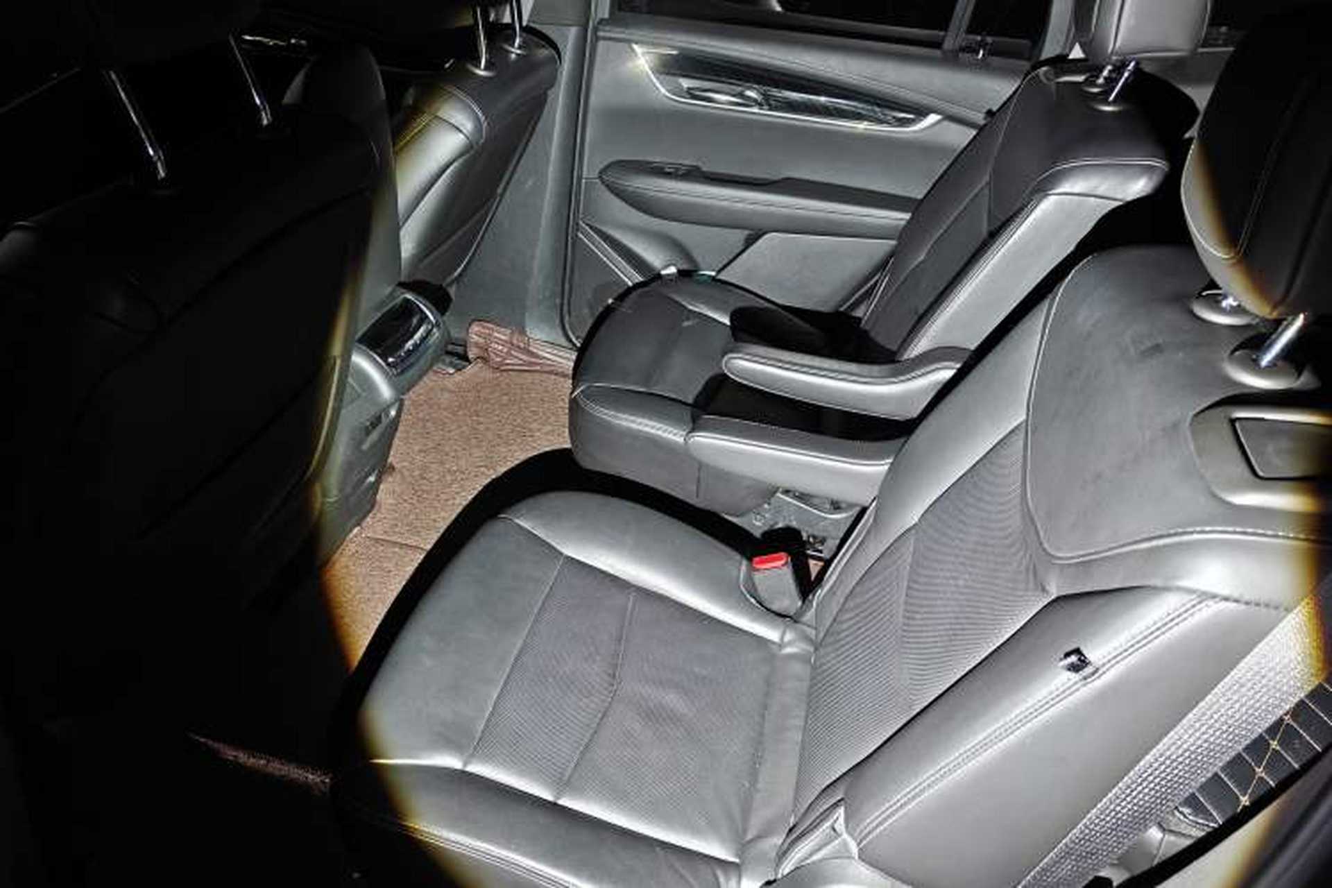 Used Cadillac XT6 2020 28T Six-Seater Four-Wheel-Drive Luxury Version Left Rear Seat