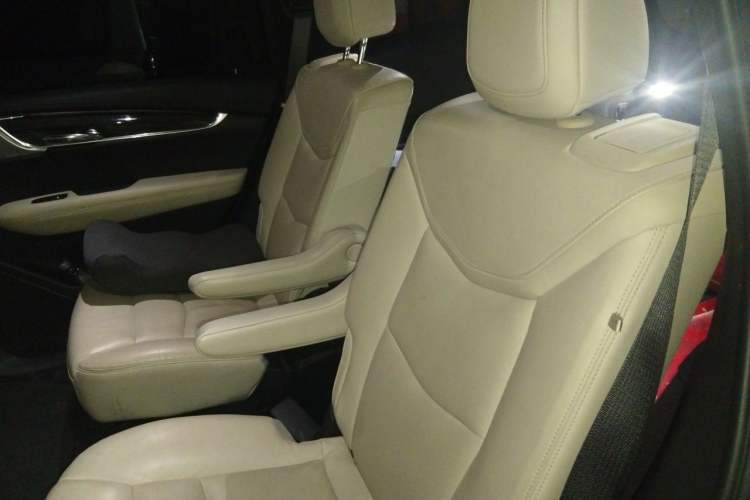 Used Cadillac XT6 2020 Revised Version 28T Six-Seater Four-Wheel Drive Leading Sporty Edition Left Rear Seat