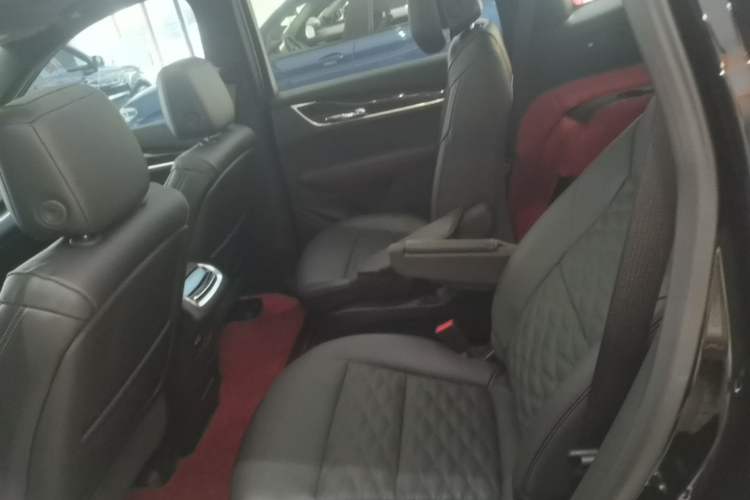 Used Cadillac XT6 2020 28T Six-Seater Four-Wheel-Drive Luxury Version Left Rear Seat