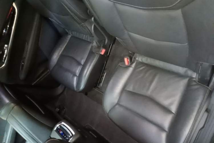 Used Cadillac XT6 2020 28T Six-Seater Luxury Sporty Enjoy-the-Comfort Safety Edition Left Rear Seat