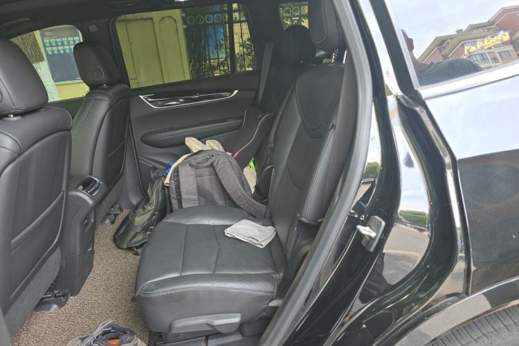 Used Cadillac XT6 2020 28T Six-Seater Four-Wheel-Drive Luxury Version Left Rear Seat