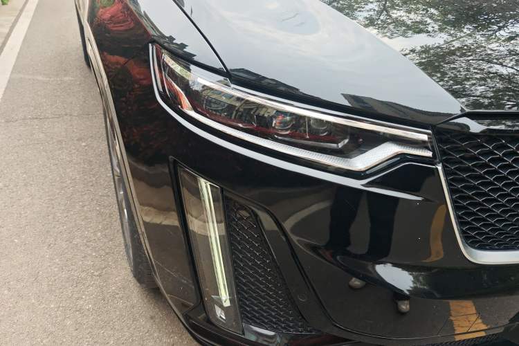 Used Cadillac XT6 2020 28T Six-Seater Luxury Sporty Enjoy-the-Comfort Safety Edition Right Front Headlight