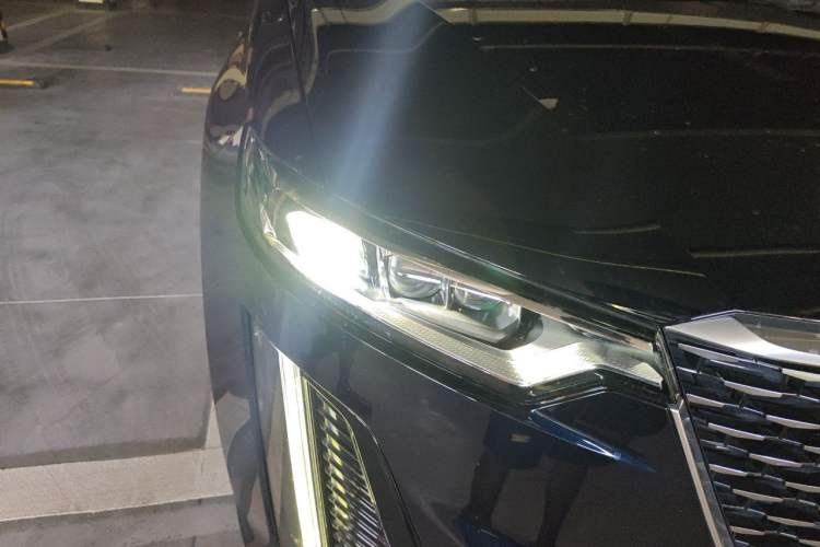 Used Cadillac XT6 2020 28T Six-Seater Four-Wheel-Drive Luxury Version Right Front Headlight