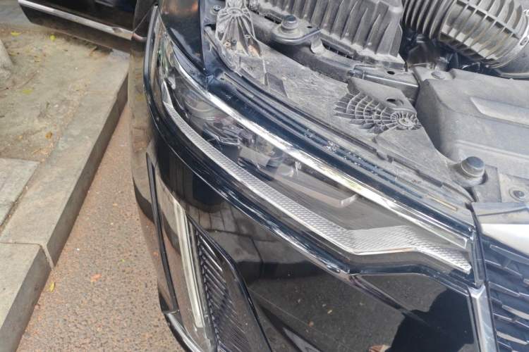 Used Cadillac XT6 2020 28T Six-Seater Four-Wheel-Drive Luxury Version Right Front Headlight