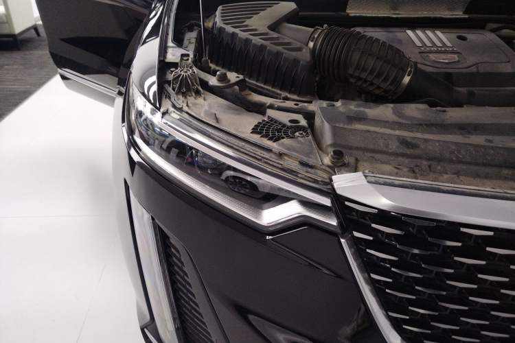 Used Cadillac XT6 2020 28T Six-Seater Four-Wheel-Drive Luxury Version Right Front Headlight