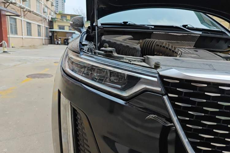 Used Cadillac XT6 2020 28T Seven-Seater Four-Wheel-Drive Luxury Version Right Front Headlight