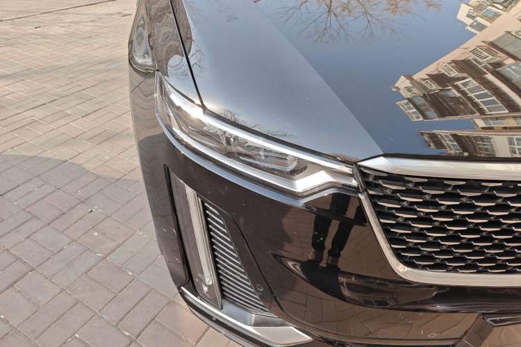 Used Cadillac XT6 2020 28T Six-Seater Four-Wheel-Drive Luxury Version Right Front Headlight
