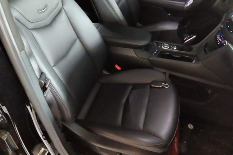 Used Cadillac XT6 2020 28T 7-Seater Four-Wheel Drive Luxury Version Right Front Seat