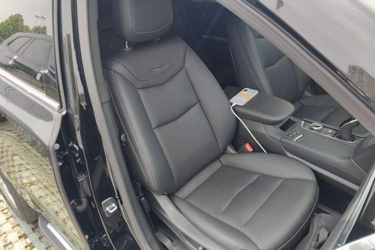 Used Cadillac XT6 2020 28T Seven-Seater Fashion Edition Right Front Seat