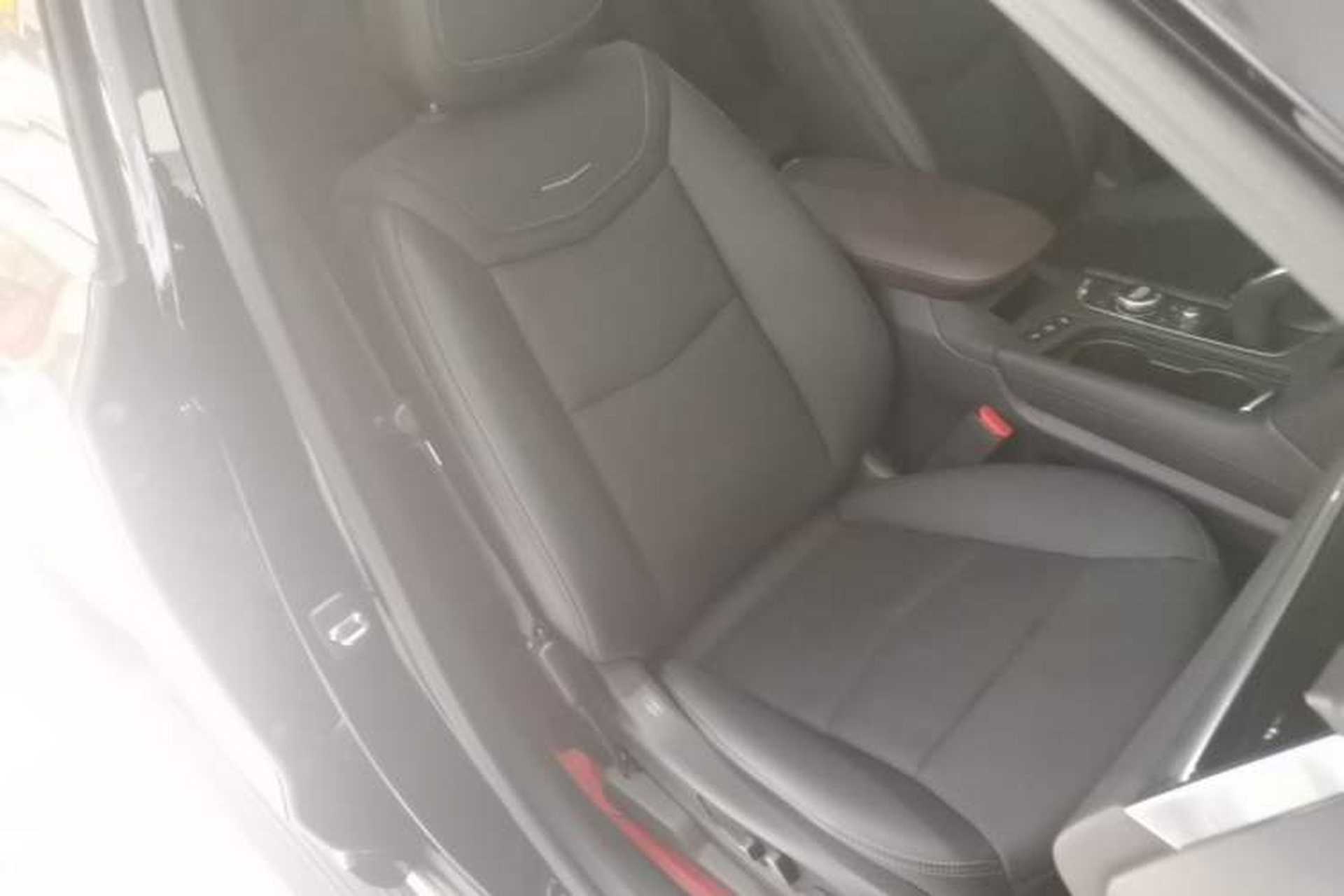 Used Cadillac XT6 2020 28T Six-Seater Four-Wheel-Drive Luxury Version Right Front Seat