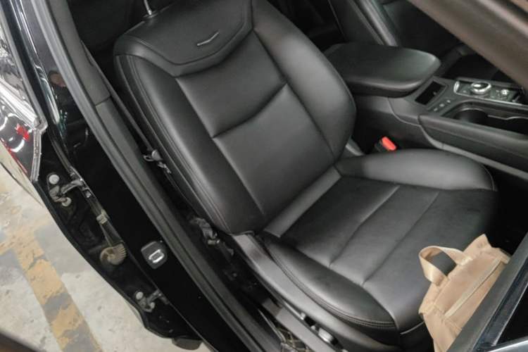 Used Cadillac XT6 2020 28T Seven-Seater Fashion Edition Right Front Seat
