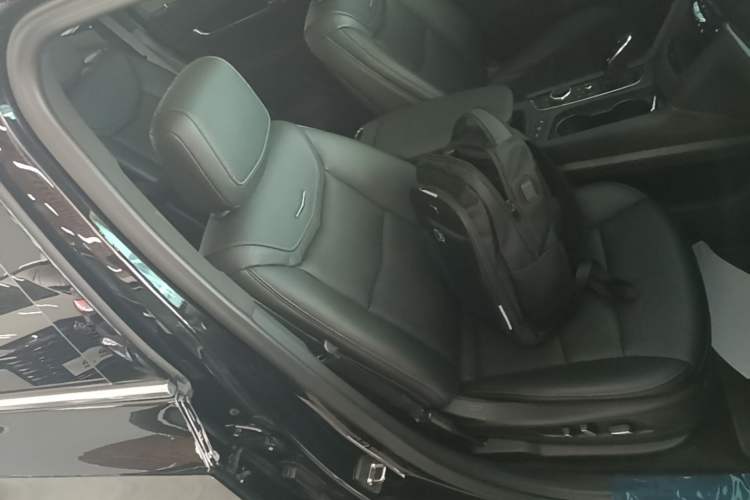 Used Cadillac XT6 2020 28T Six-Seater Four-Wheel-Drive Luxury Version with Premium Sound System Right Front Seat