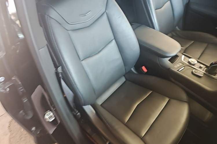 Used Cadillac XT6 2020 28T Six-Seater Luxury Sporty Enjoy-the-Comfort Safety Edition Right Front Seat