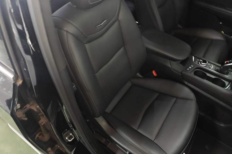 Used Cadillac XT6 2020 28T Six-Seater Fashion Edition Right Front Seat
