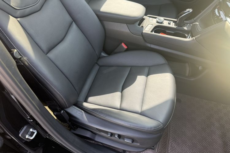 Used Cadillac XT6 2020 28T Six-Seater Luxury Sporty Enjoy-the-Comfort Safety Edition Right Front Seat