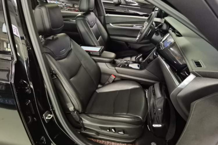 Used Cadillac XT6 2020 28T Six-Seater Luxury Sporty Enjoy-the-Comfort Safety Edition Right Front Seat