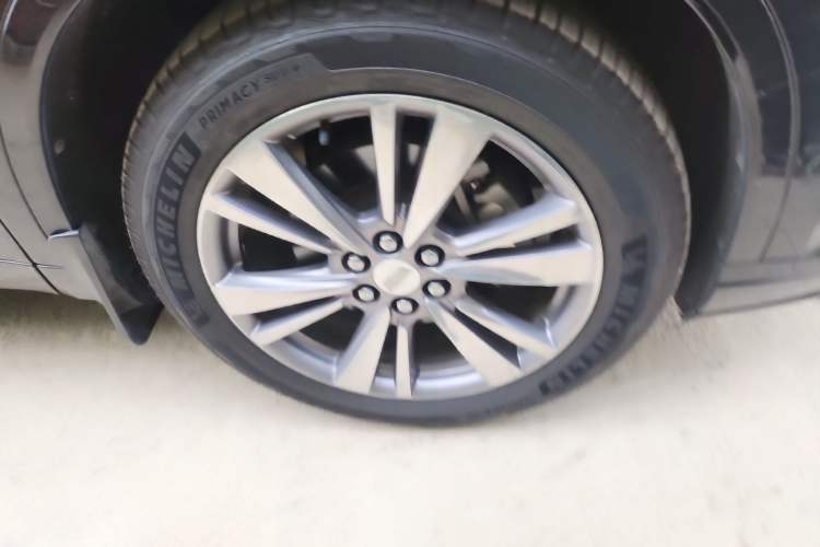 Used Cadillac XT6 2020 28T Seven-Seater Four-Wheel-Drive Luxury Version Right Front Wheel Hub