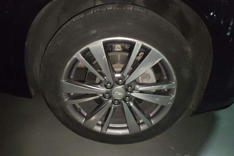 Used Cadillac XT6 2020 28T Six-Seater Four-Wheel-Drive Luxury Version Right Front Wheel Hub
