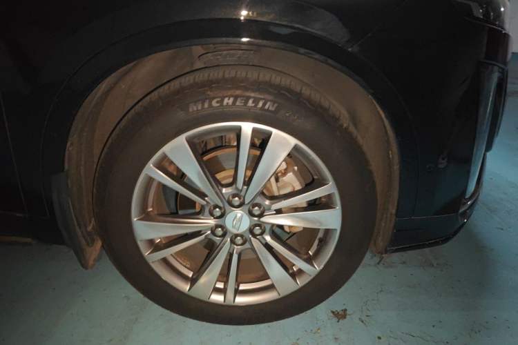 Used Cadillac XT6 2020 28T Seven-Seater Four-Wheel-Drive Luxury Version Right Front Wheel Hub