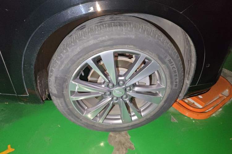 Used Cadillac XT6 2020 28T Six-Seater Luxury Version Right Front Wheel Hub