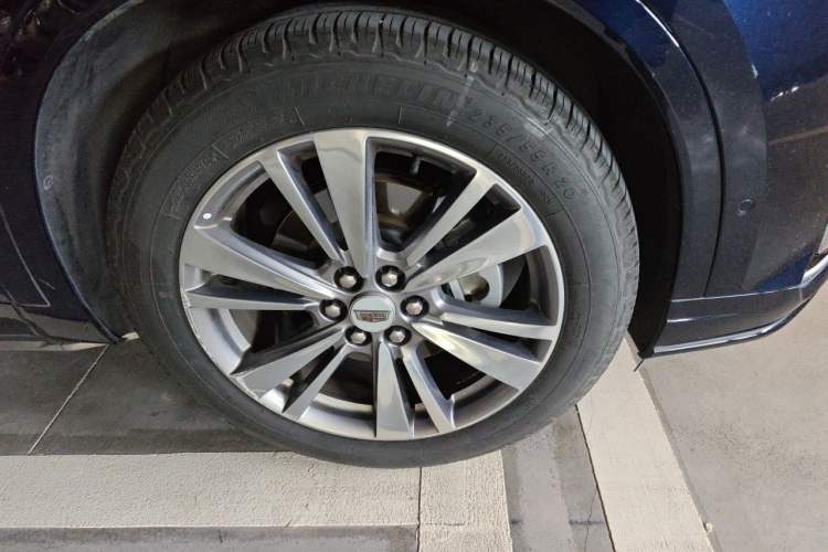 Used Cadillac XT6 2020 28T Six-Seater Four-Wheel-Drive Luxury Version Right Front Wheel Hub