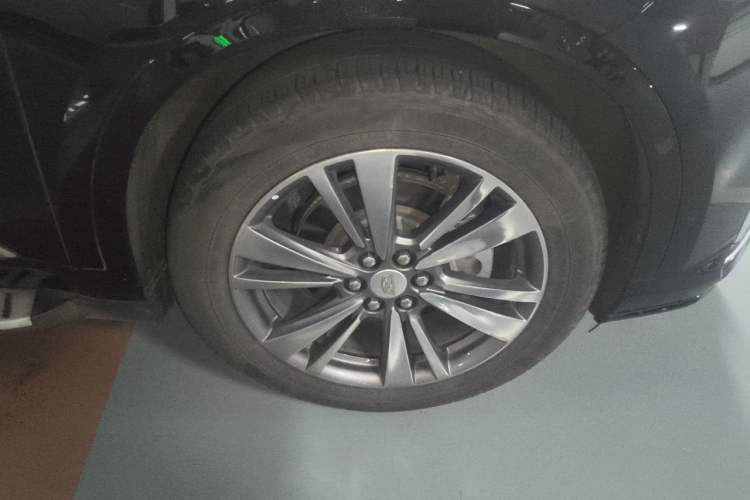 Used Cadillac XT6 2020 28T Six-Seater Four-Wheel-Drive Luxury Version Right Front Wheel Hub