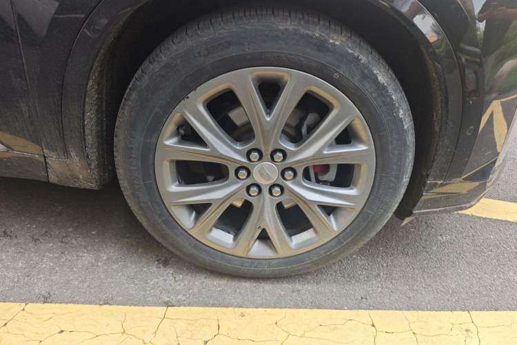 Used Cadillac XT6 2020 28T 7-Seater Luxury Sporty Enjoy-the-Comfort Safety Edition Right Front Wheel Hub