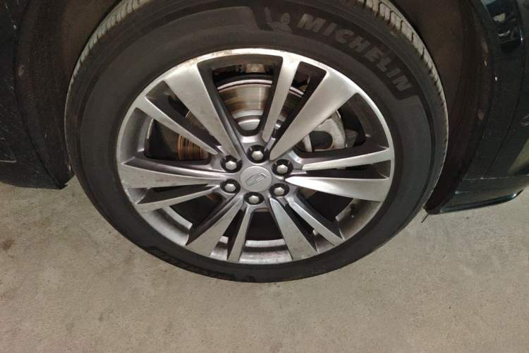 Used Cadillac XT6 2020 Revised Version 28T 7-Seater Four-Wheel Drive Luxury Edition Right Front Wheel Hub