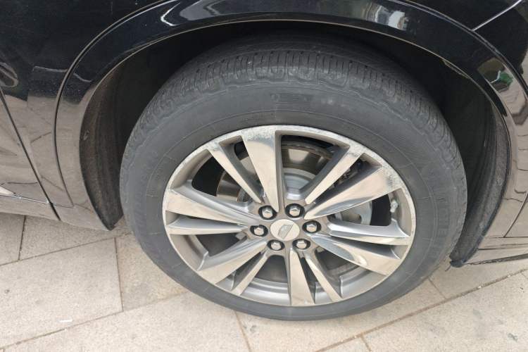 Used Cadillac XT6 2020 28T Seven-Seater Four-Wheel-Drive Luxury Version Right Front Wheel Hub