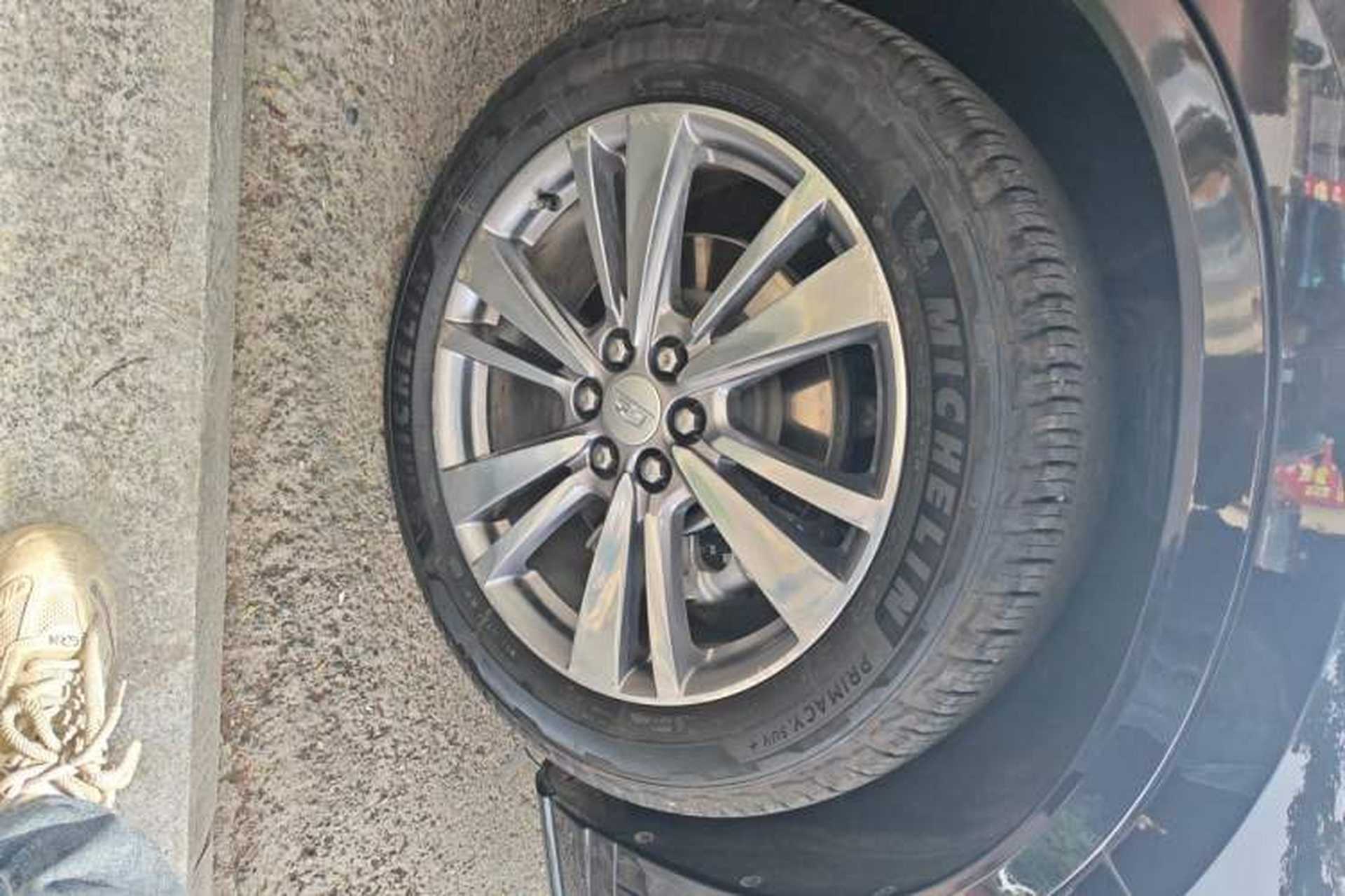 Used Cadillac XT6 2020 Revised Version 28T 6-Seater Four-Wheel Drive Luxury Edition Right Front Wheel Hub