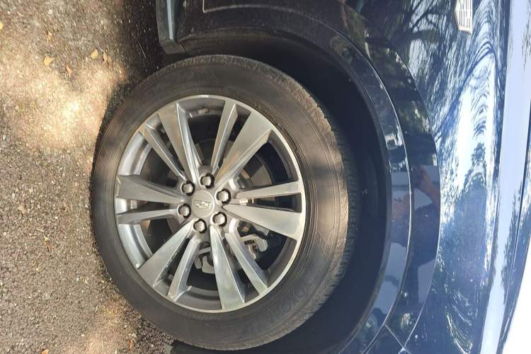 Used Cadillac XT6 2020 Revised Version 28T 7-Seater Four-Wheel Drive Luxury Edition Right Front Wheel Hub