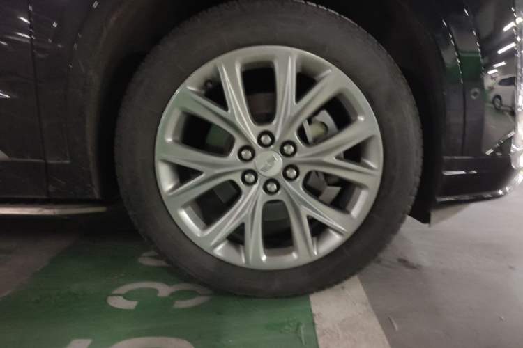 Used Cadillac XT6 2020 28T Six-Seater Four-Wheel-Drive Luxury Sport Vehicle Right Front Wheel Hub