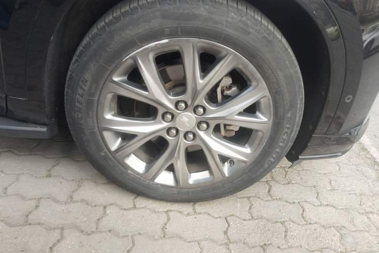 Used Cadillac XT6 2020 28T Six-Seater Luxury Sporty Enjoy-the-Comfort Safety Edition Right Front Wheel Hub