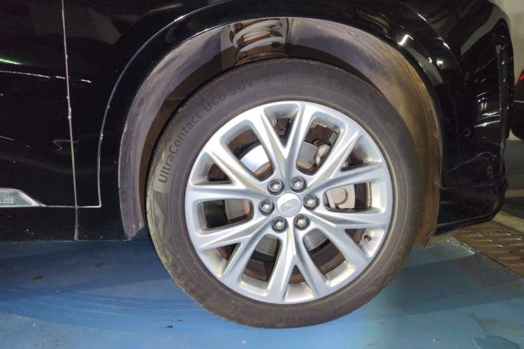 Used Cadillac XT6 2020 28T Six-Seater Four-Wheel-Drive Luxury Sport Vehicle Right Front Wheel Hub