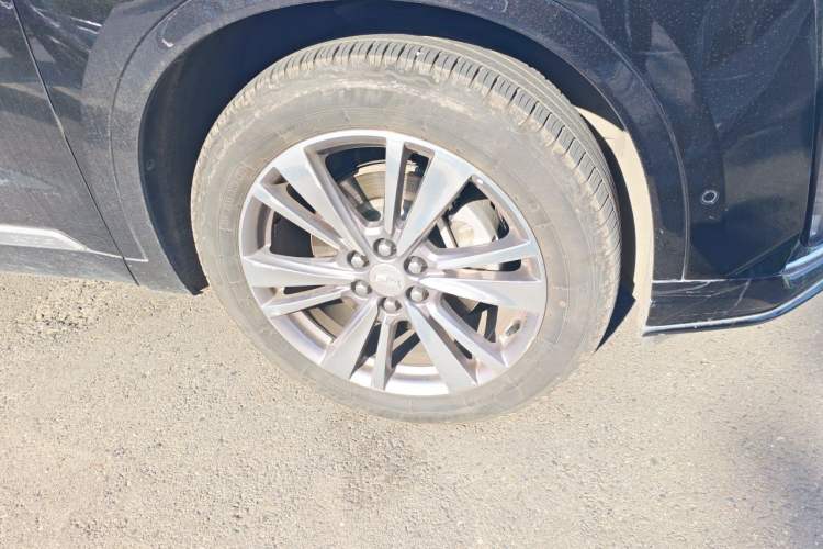 Used Cadillac XT6 2020 28T Six-Seater Four-Wheel-Drive Luxury Version Right Front Wheel Hub