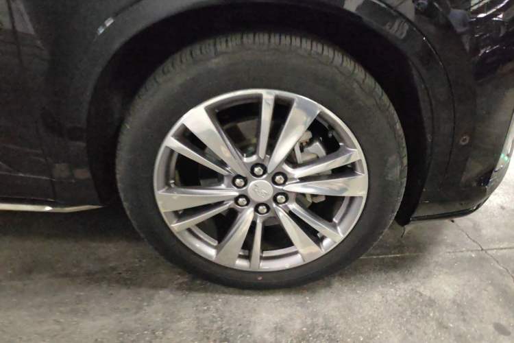 Used Cadillac XT6 2020 28T Six-Seater Four-Wheel-Drive Luxury Version Right Front Wheel Hub