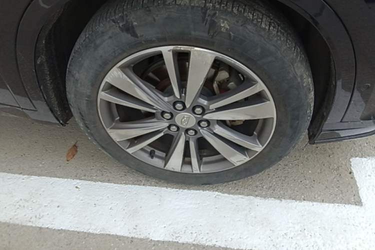 Used Cadillac XT6 2020 Revised Version 28T 6-Seater Four-Wheel Drive Luxury Edition Right Front Wheel Hub