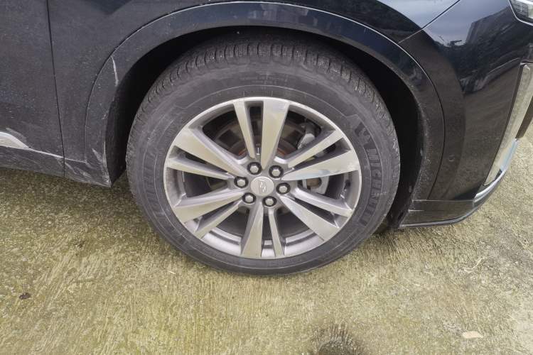 Used Cadillac XT6 2020 Revised Version 28T 7-Seater Four-Wheel Drive Luxury Edition Right Front Wheel Hub