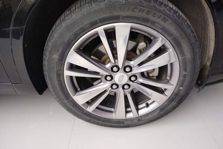 Used Cadillac XT6 2020 28T Six-Seater Four-Wheel-Drive Luxury Version Right Front Wheel Hub