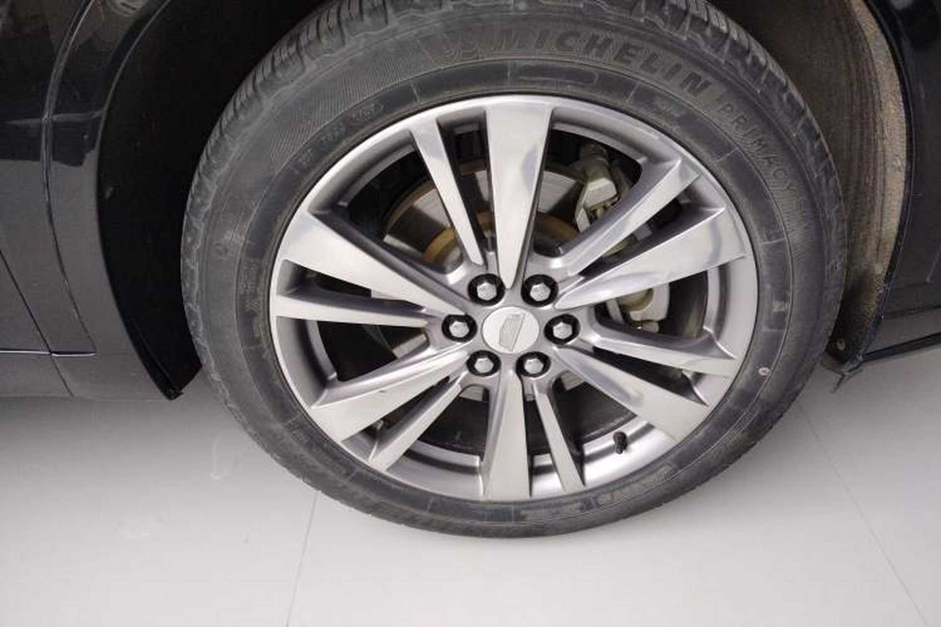 Used Cadillac XT6 2020 28T Six-Seater Four-Wheel-Drive Luxury Version Right Front Wheel Hub