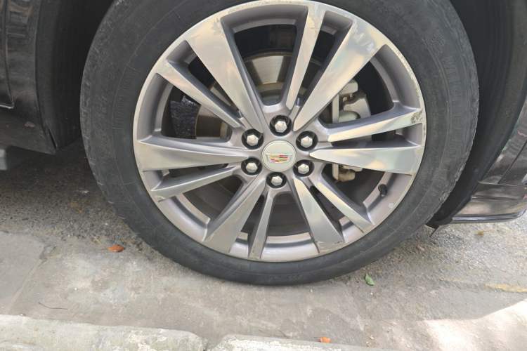 Used Cadillac XT6 2020 28T Six-Seater Four-Wheel-Drive Luxury Version Right Front Wheel Hub
