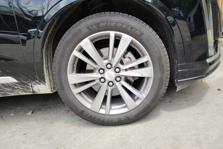 Used Cadillac XT6 2020 28T Seven-Seater Four-Wheel-Drive Luxury Version Right Front Wheel Hub