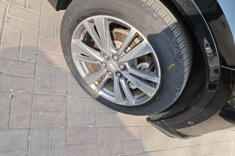 Used Cadillac XT6 2020 28T Six-Seater Four-Wheel-Drive Luxury Version Right Front Wheel Hub