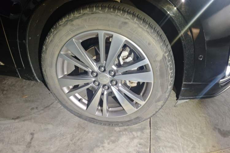 Used Cadillac XT6 2020 28T Six-Seater Four-Wheel-Drive Luxury Version Right Front Wheel Hub