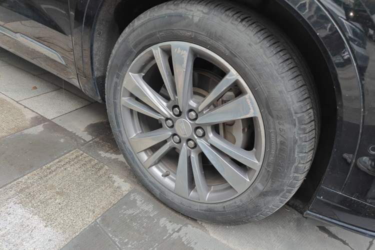 Used Cadillac XT6 2020 28T Six-Seater Four-Wheel-Drive Luxury Version Right Front Wheel Hub