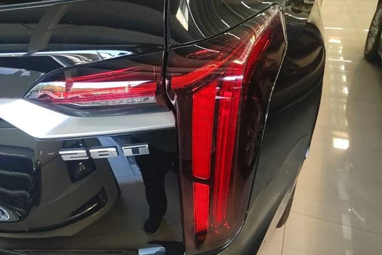 Used Cadillac XT6 2020 28T Six-Seater Four-Wheel-Drive Luxury Version Right Rear Taillight