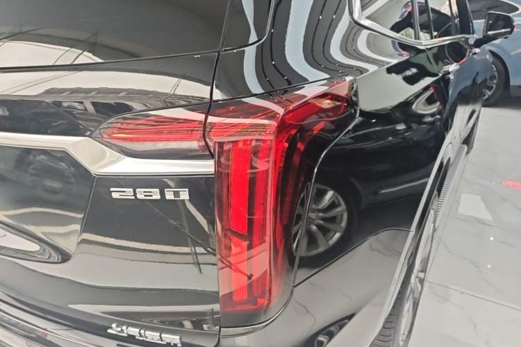 Used Cadillac XT6 2020 28T Six-Seater Four-Wheel-Drive Luxury Version Right Rear Taillight