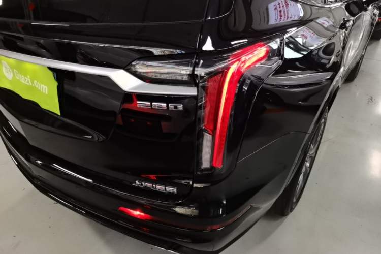 Used Cadillac XT6 2020 28T Six-Seater Luxury Sporty Enjoy-the-Comfort Safety Edition Right Rear Taillight