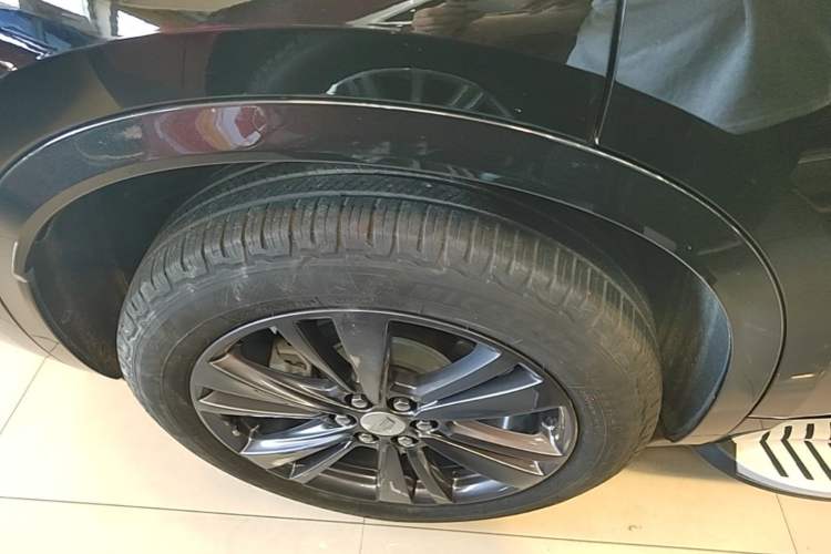 Used Cadillac XT6 2020 28T Six-Seater Four-Wheel-Drive Luxury Version Right Rear Wheel Hub