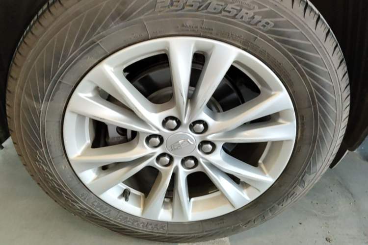 Used Cadillac XT6 2020 28T 7-Seater Four-Wheel Drive Luxury Version Right Rear Wheel Hub